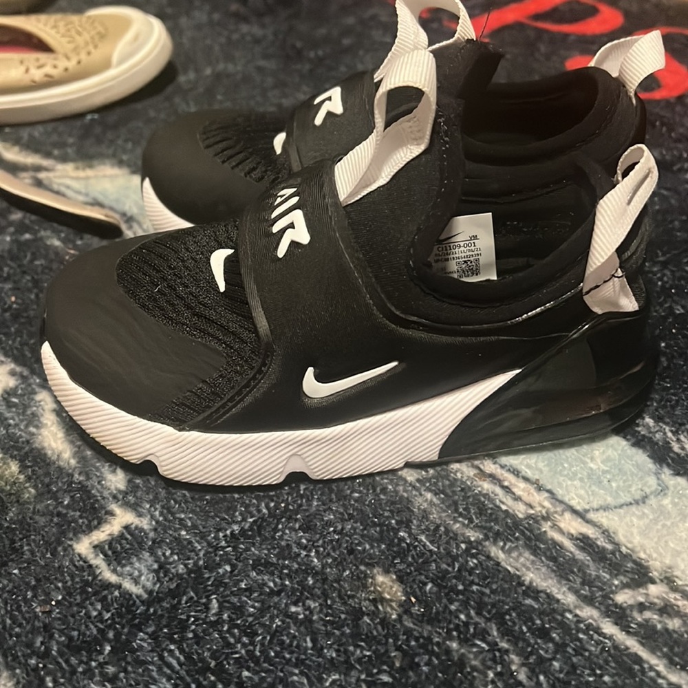 Nike - Picture 4 of 5